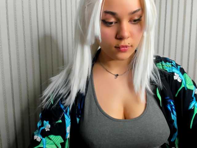 Welcome to my chat room! Feel free to say hi 😊