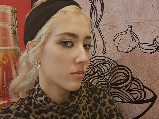Photo of the profile eroticblondiee