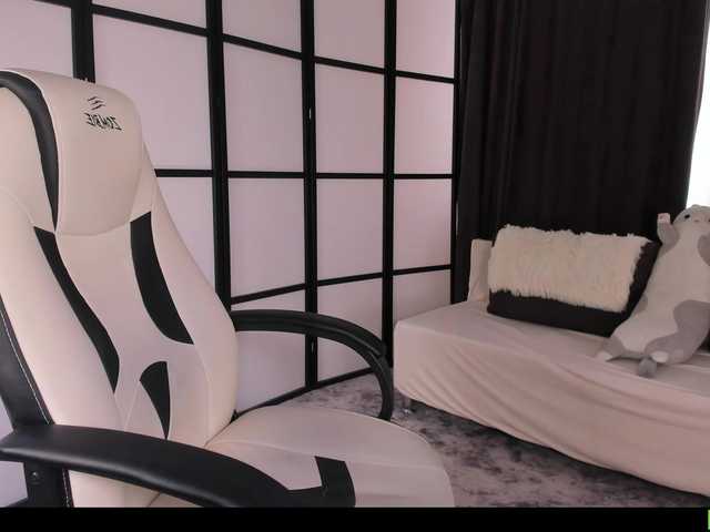 Broadcast screenshots estershine