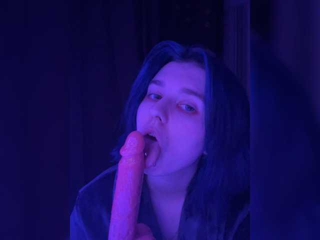 Welcome to my chat room! Feel free to say hi 😊