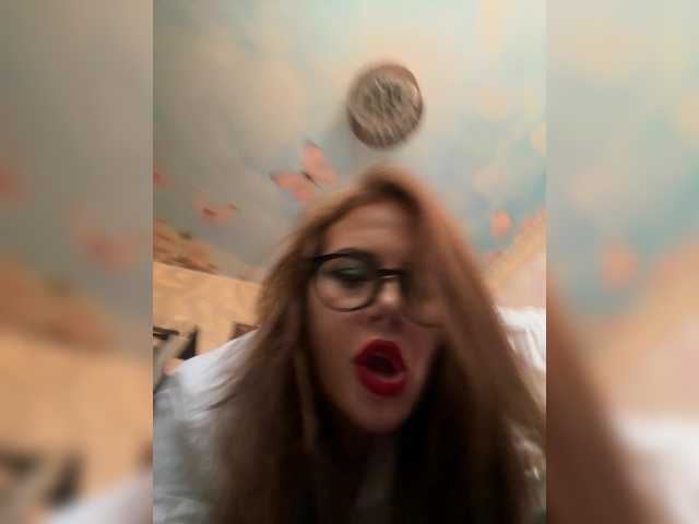 Welcome to my chat room! Feel free to say hi 😊