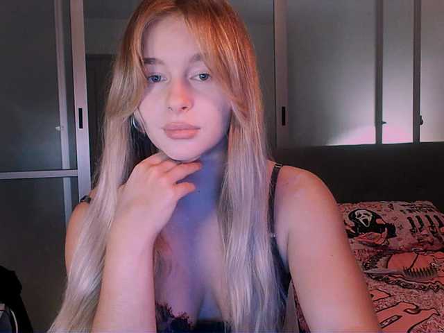 Welcome to my chat room! Feel free to say hi 😊