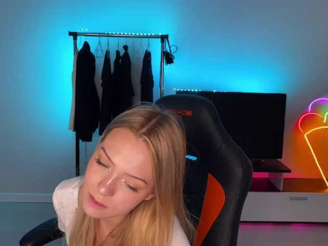 Broadcast screenshots ElizabethEvan