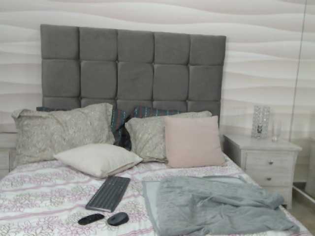 Broadcast screenshots EveelynSmith