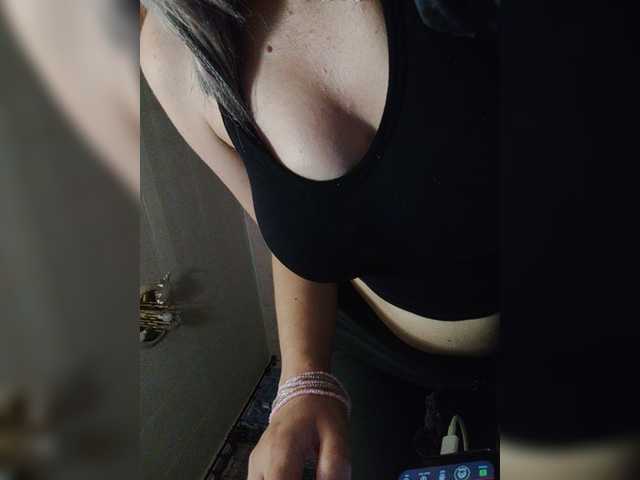 Broadcast screenshots EveHugs