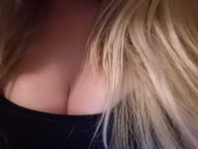 Broadcast screenshots EveHugs