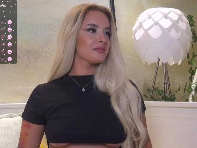 Broadcast screenshots EvieRose