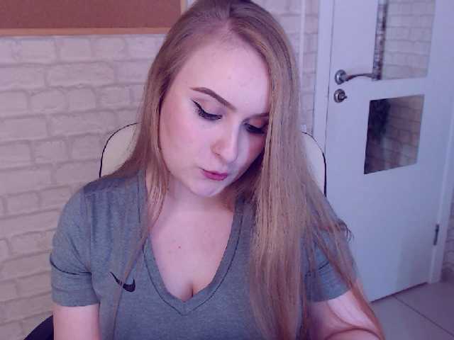 Broadcast screenshots EvietteMoore