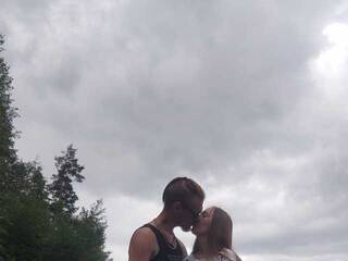 Erotic video chat F0XandM00N