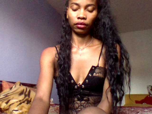 Welcome to my chat room! Feel free to say hi 😊