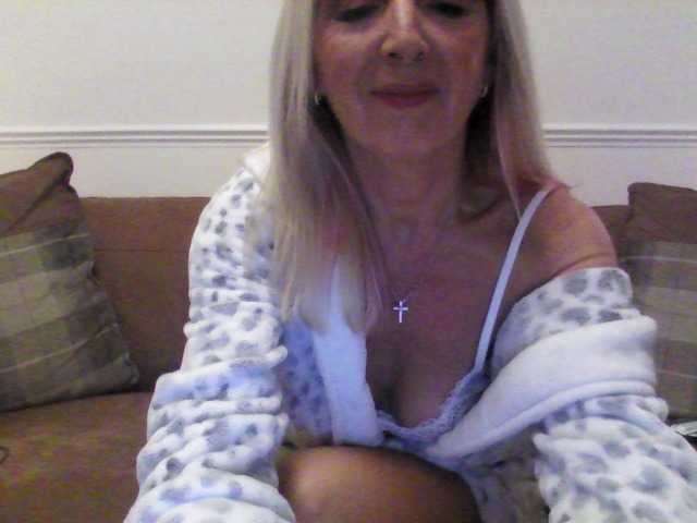 Photos farfallaxx sit in my room and don't speak just demand is very boring...***at and lets have some fun times xxx