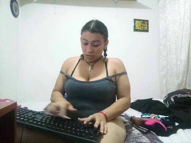 Photos Fasttmilkx Welcome to my room make me come rich lovence more tokens more vibration