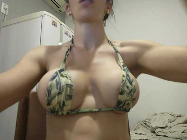 Broadcast screenshots flexqueen