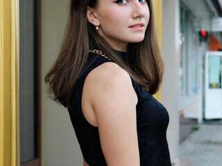 Erotic video chat Hotbombita