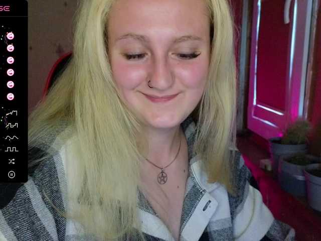 Broadcast screenshots princess___