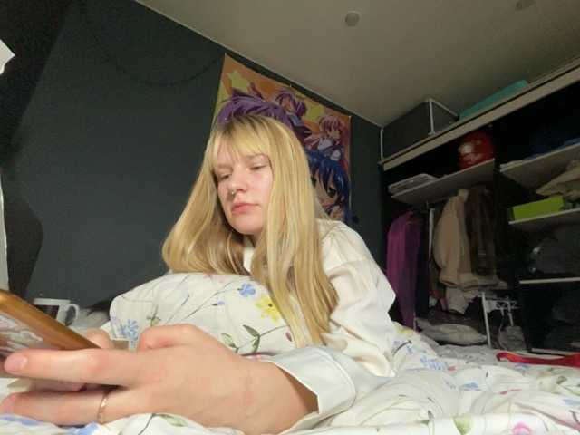 Welcome to my chat room! Feel free to say hi 😊