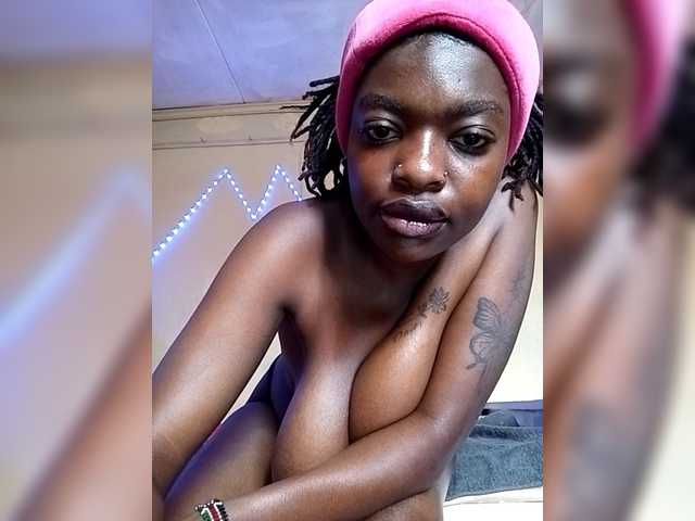 Welcome to my chat room! Feel free to say hi 😊