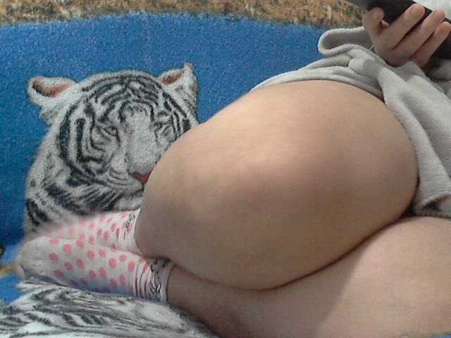Photos Bigbutt1000 with 10 tokens I'll show you my ass and tits here or call me private it will be very tastymy exuberant is ready here to enjoy