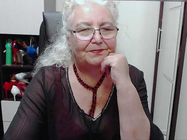 Photos GrannyWants all shows in clothes only for tokens.. undress only in private