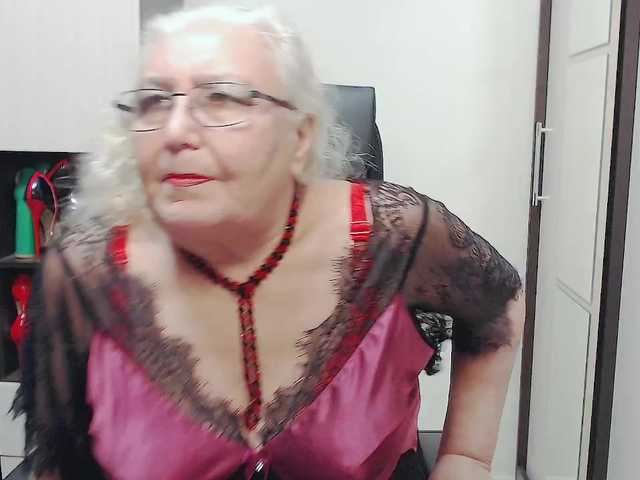 Photos GrannyWants all shows in clothes only for tokens.. undress only in private