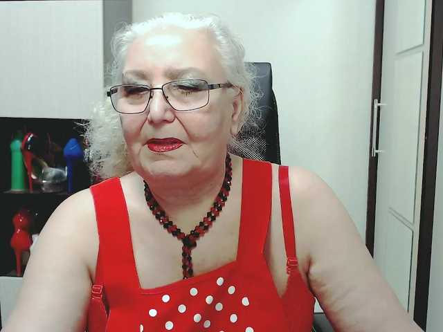 Photos GrannyWants all shows in clothes only for tokens.. undress only in private