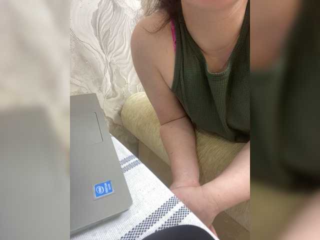 Welcome to my chat room! Feel free to say hi 😊