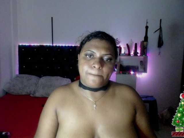 Photos hannalemuath #squirt #latina #bigass #bbw helo guys welcome to my room I want to play and do jets a lot today