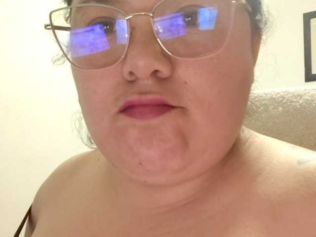 Welcome to my chat room! Feel free to say hi 😊