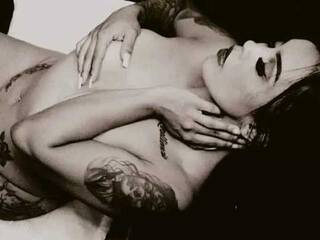 Erotic video chat hellen-fox