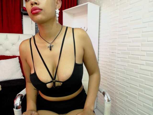 Broadcast screenshots Hellie-moore