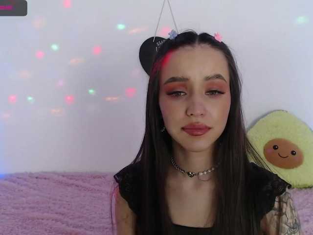 Broadcast screenshots HollaMolli