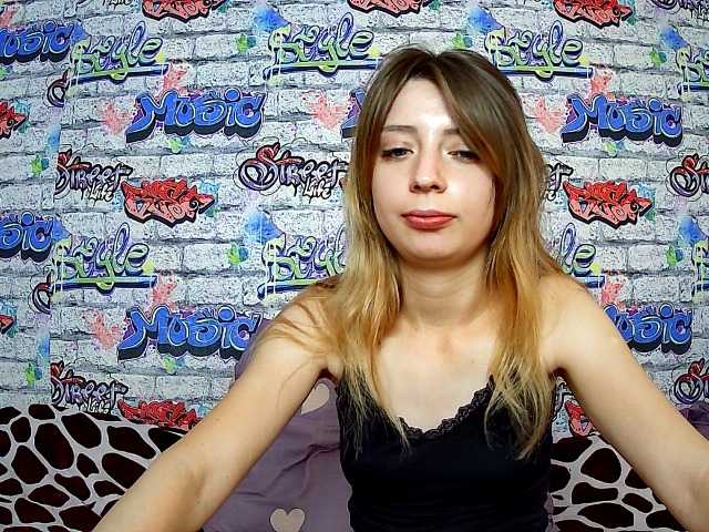 Broadcast screenshots holly15