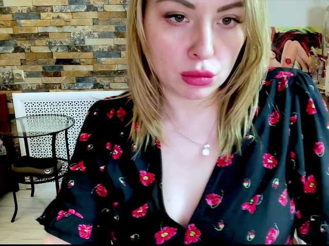 Broadcast screenshots HollyDoll