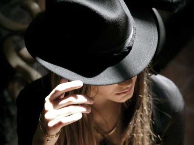 Photo of the profile HollyJohnsoon