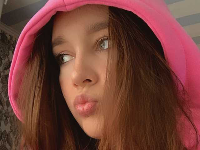 Photo of the profile Honeyy-beee
