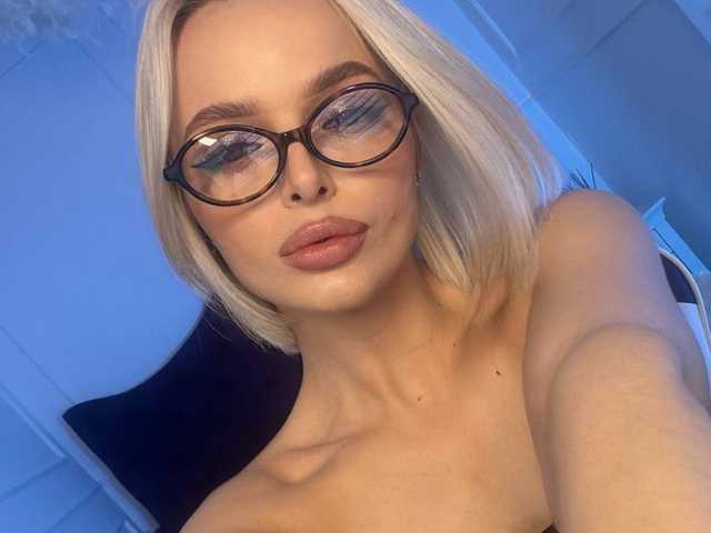 Photo of the profile horny-blondie