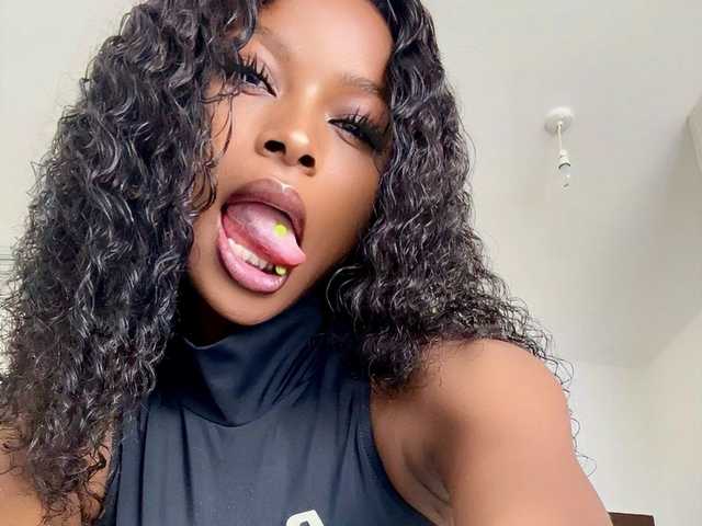 Photo of the profile Hornylilbirdie