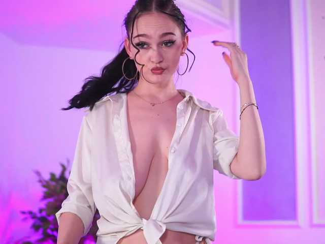 Broadcast screenshots HotSkinnyX