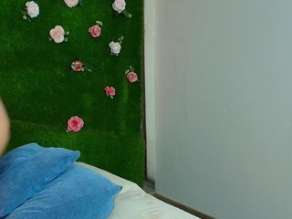 Erotic video chat HugeTittiess