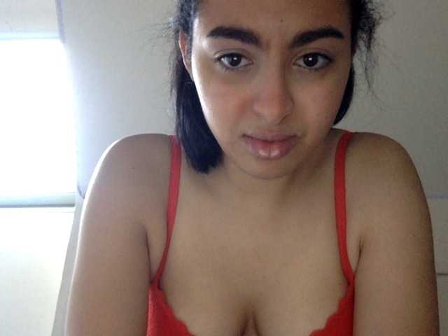 Photos ImanAla if you find me pretty give me 5 tokens when you arrive on my live come home