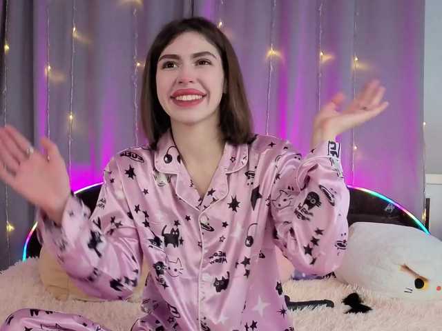 Welcome to my chat room! Feel free to say hi 😊