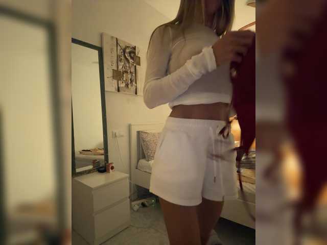 Welcome to my chat room! Feel free to say hi 😊