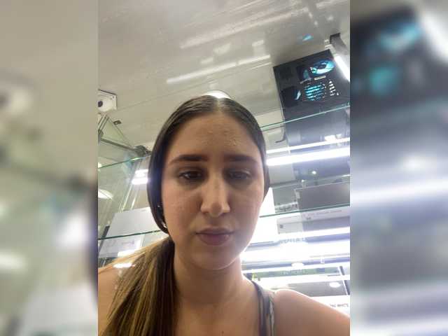 Welcome to my chat room! Feel free to say hi 😊