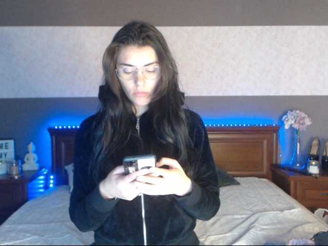 Broadcast screenshots IsabelStars