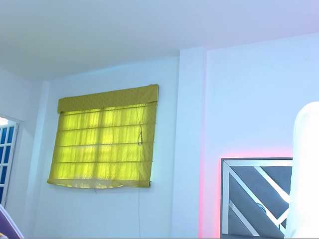 Broadcast screenshots IsaPetite1