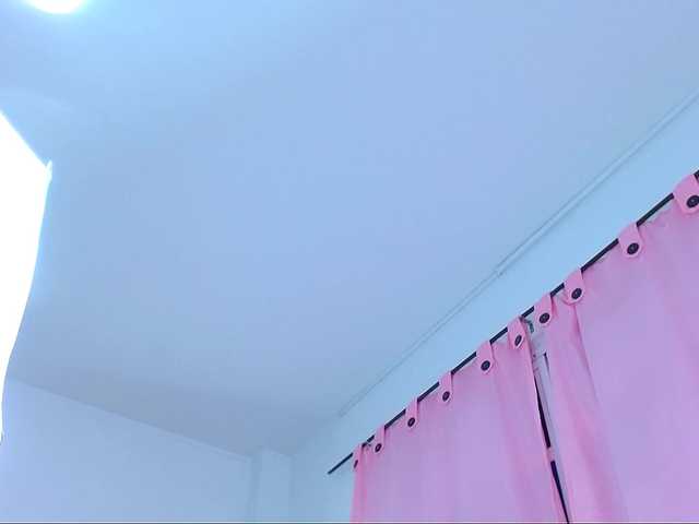 Broadcast screenshots IsaPetite1