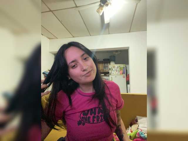 Welcome to my chat room! Feel free to say hi 😊