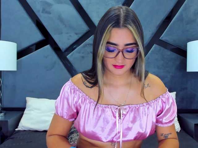 Photos JasmineRobert Hey guys join to my show, tease, Twerk ... I wet my pussy a lot. I want you to make me explode from heat with vibrations! .