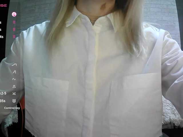 Welcome to my chat room! Feel free to say hi 😊