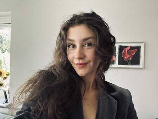 Erotic video chat JolieKiss